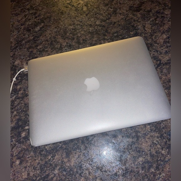 Apple Other - 2015 MacBook Air 13 inch 120 GB